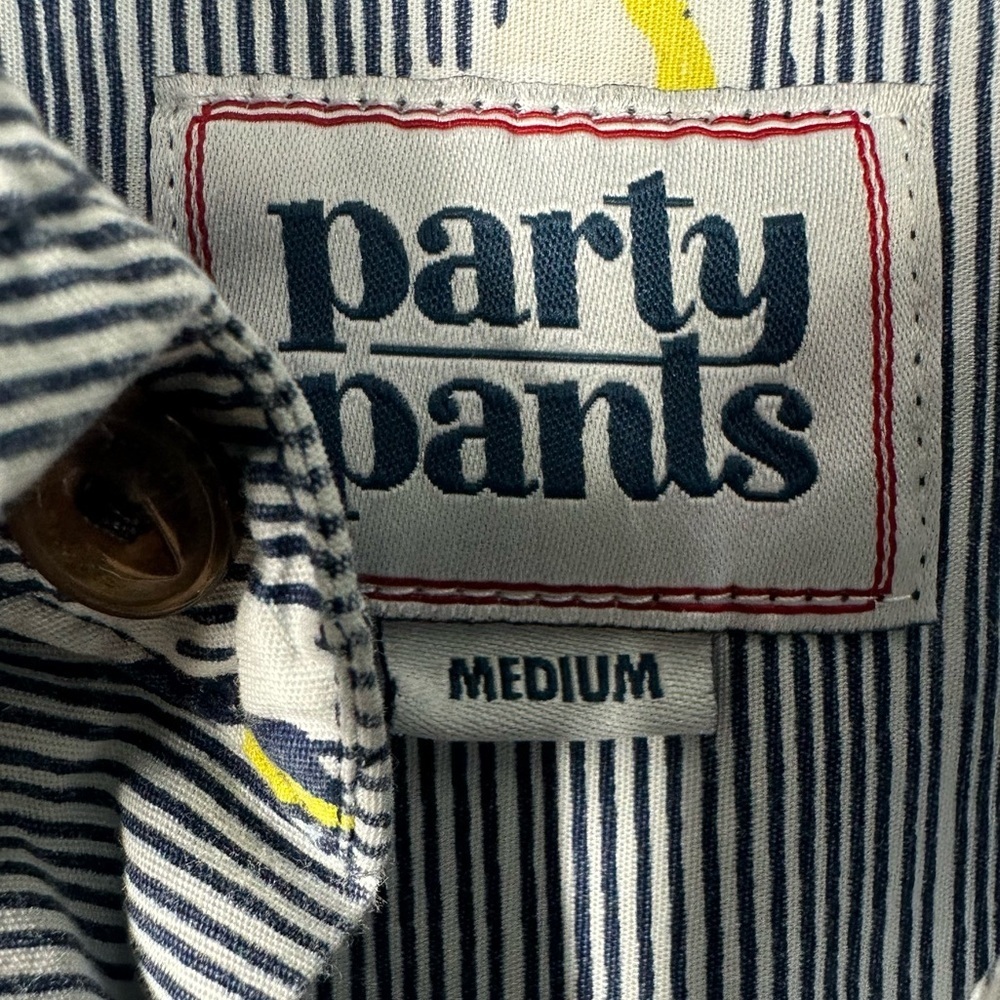 PARTY PANTS Men's Short Sleeve Button Down with Novelty Sailboat Print Medium - Picture 2 of 7
